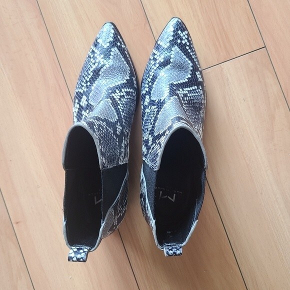 Marc Fisher LTD Yale snakeskin booties size 7.5 - Picture 5 of 7